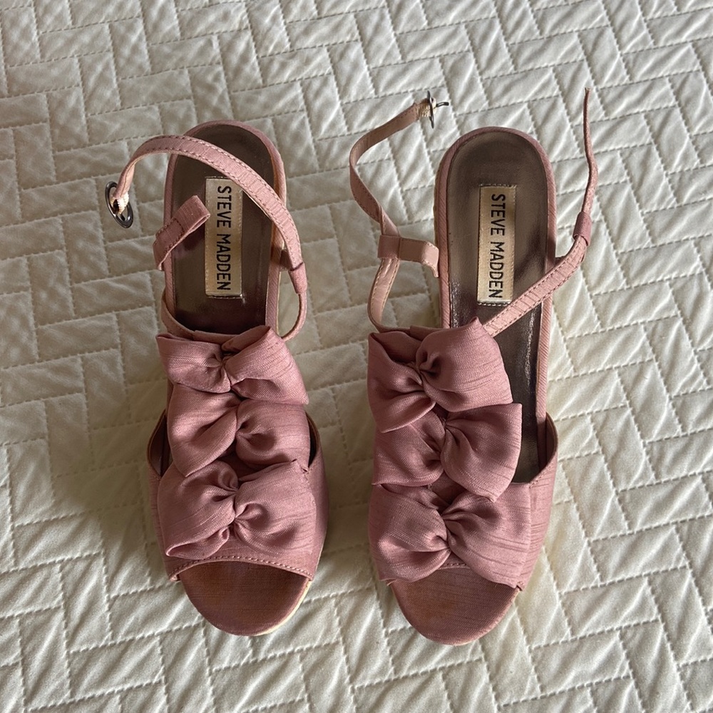 Steve Madden Blush Bow Wedges